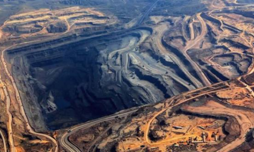 哈尔乌素露天煤矿 我国最大的一个露天煤矿