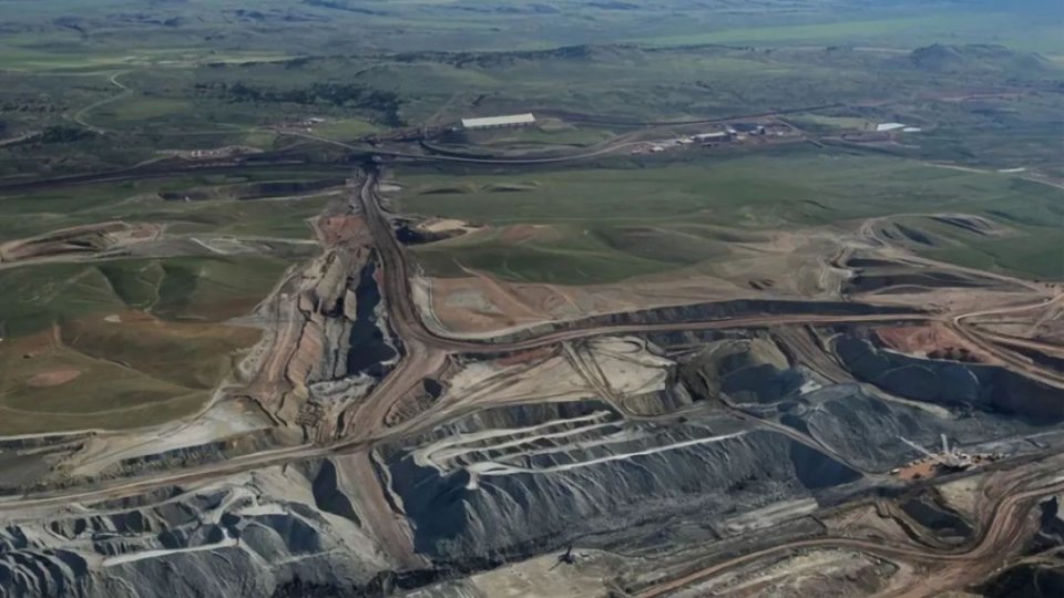世界上最大的煤矿，含煤面积18万平方千米，年产量4亿吨