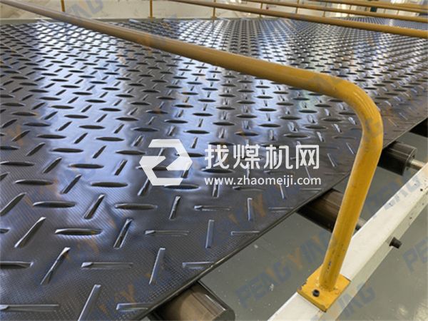 新疆煤矿巷道阻燃铺路板施工